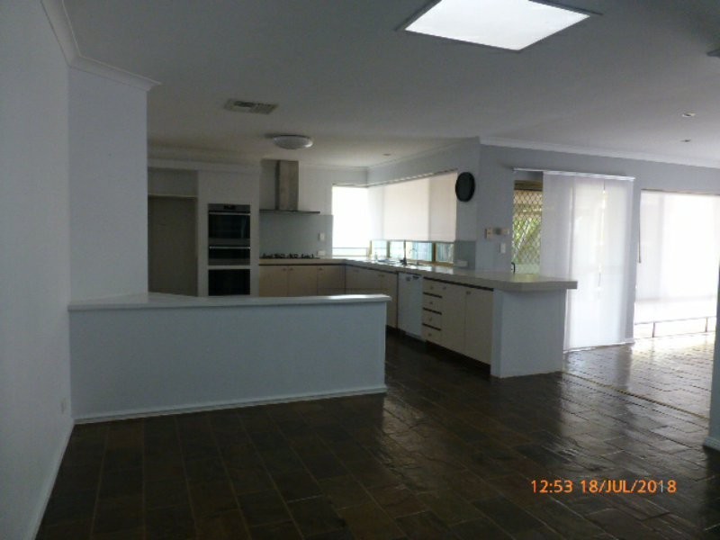 4 Barlee Close, Thornlie WA 6108