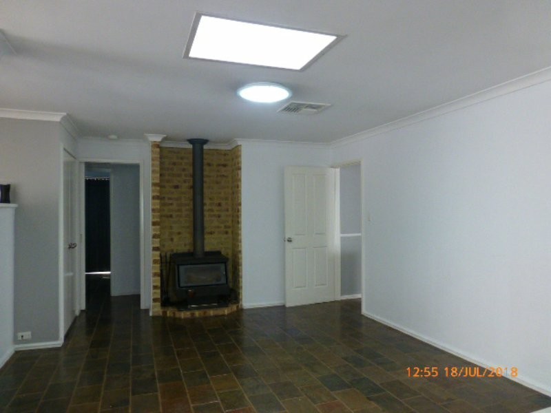 4 Barlee Close, Thornlie WA 6108