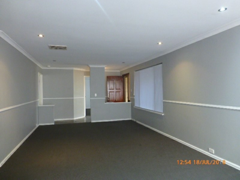 4 Barlee Close, Thornlie WA 6108