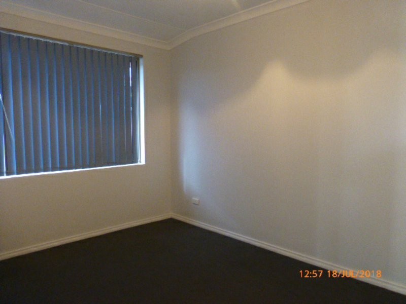 4 Barlee Close, Thornlie WA 6108