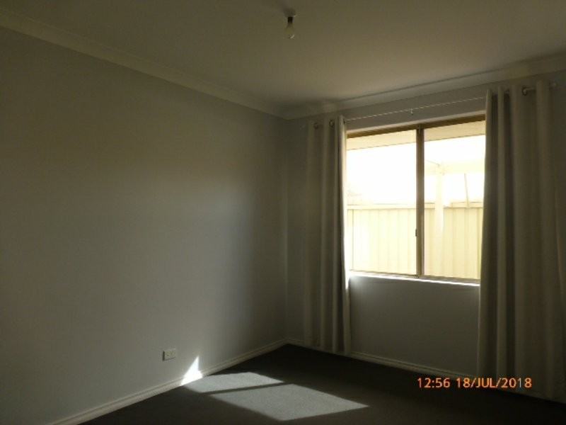 4 Barlee Close, Thornlie WA 6108