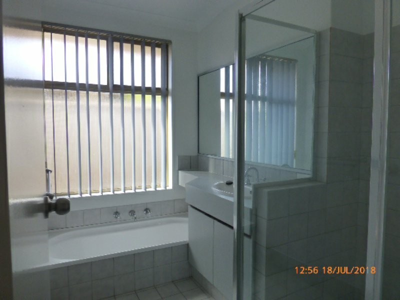 4 Barlee Close, Thornlie WA 6108