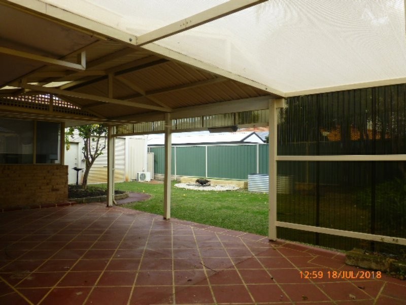 4 Barlee Close, Thornlie WA 6108