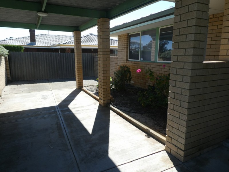 28 Currawong Way, Thornlie WA 6108