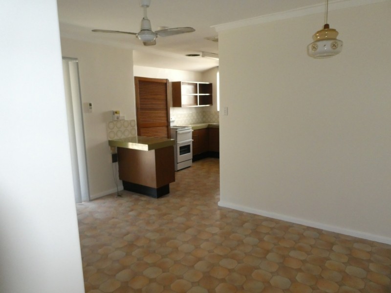 28 Currawong Way, Thornlie WA 6108