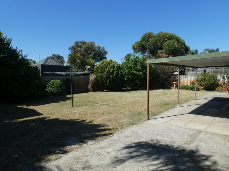 28 Currawong Way, Thornlie WA 6108