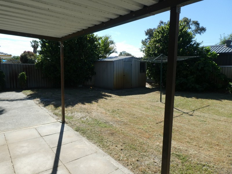 28 Currawong Way, Thornlie WA 6108