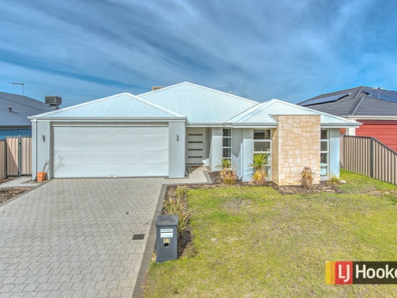 17 Monticello Parkway, Piara Waters WA 6112