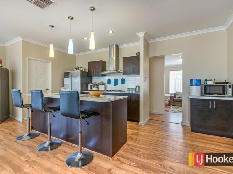 17 Monticello Parkway, Piara Waters WA 6112