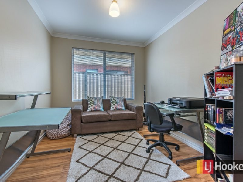 17 Monticello Parkway, Piara Waters WA 6112