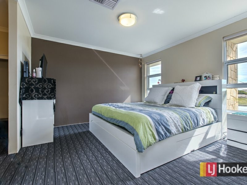 17 Monticello Parkway, Piara Waters WA 6112