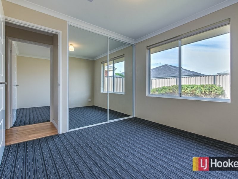 17 Monticello Parkway, Piara Waters WA 6112