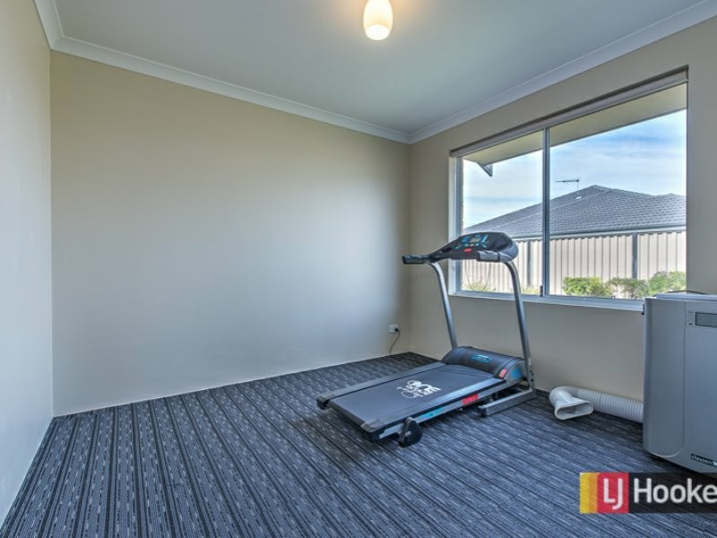 17 Monticello Parkway, Piara Waters WA 6112