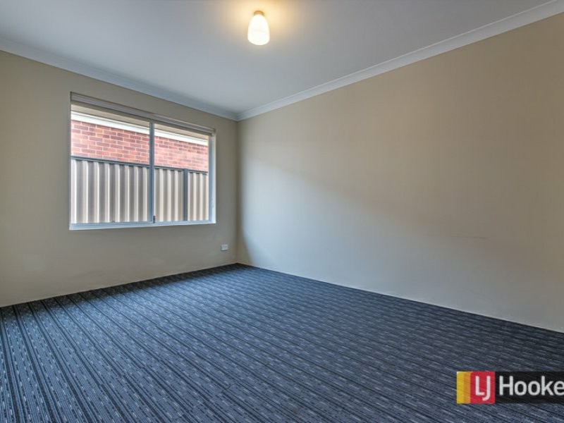 17 Monticello Parkway, Piara Waters WA 6112