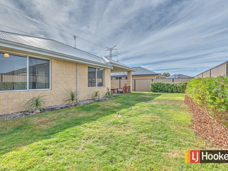 17 Monticello Parkway, Piara Waters WA 6112