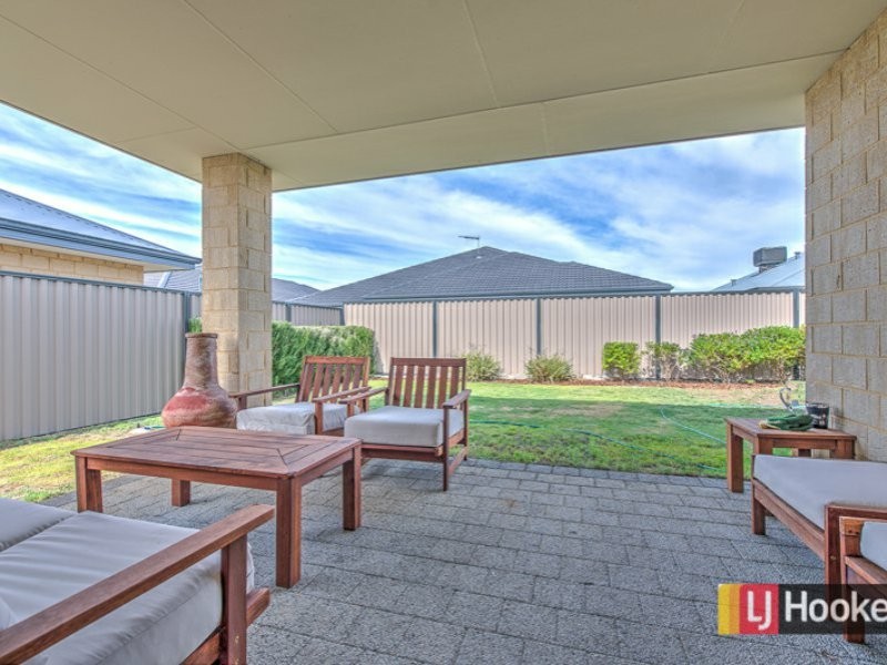 17 Monticello Parkway, Piara Waters WA 6112
