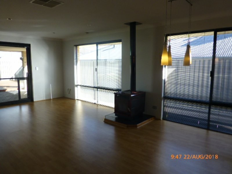 9 Jefferson Way, Piara Waters WA 6112