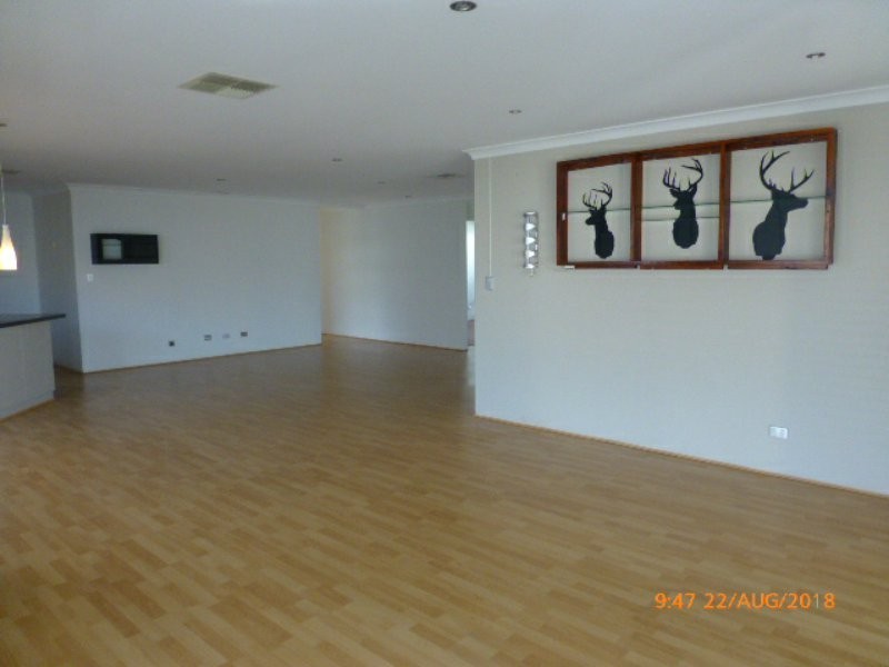 9 Jefferson Way, Piara Waters WA 6112