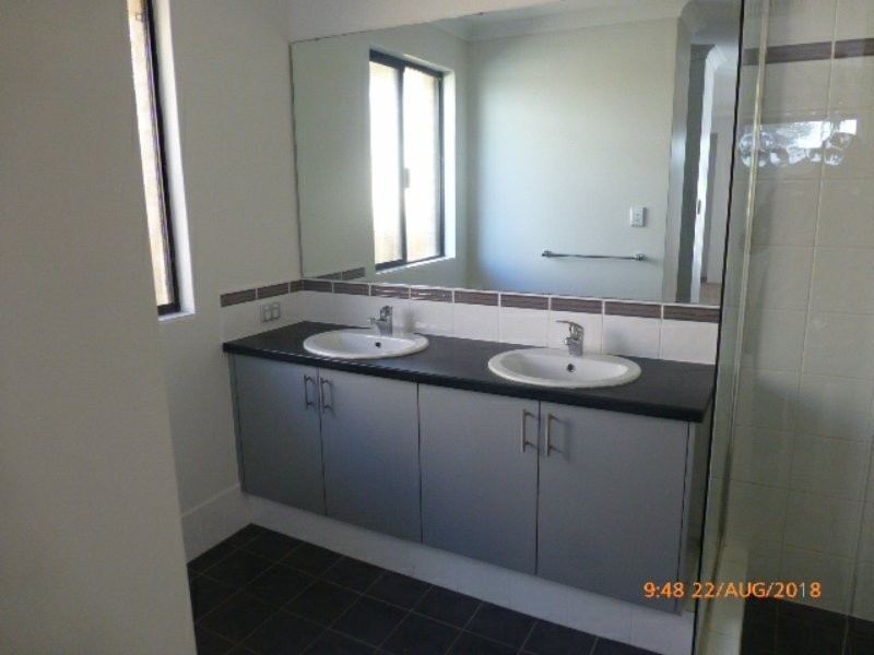 9 Jefferson Way, Piara Waters WA 6112