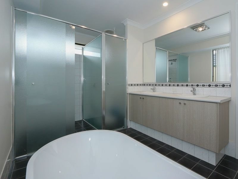 12 Juncea Way, Hammond Park WA 6164