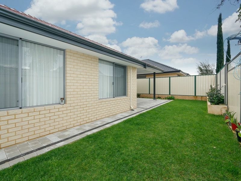 12 Juncea Way, Hammond Park WA 6164
