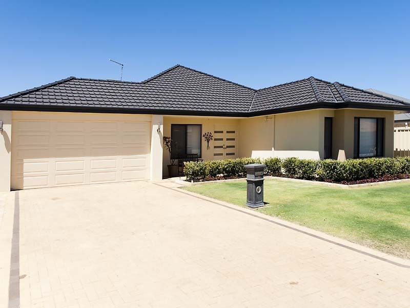 33 Riverina Parade, Munster WA 6166