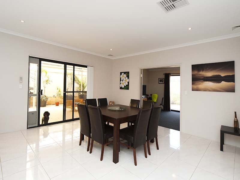 33 Riverina Parade, Munster WA 6166