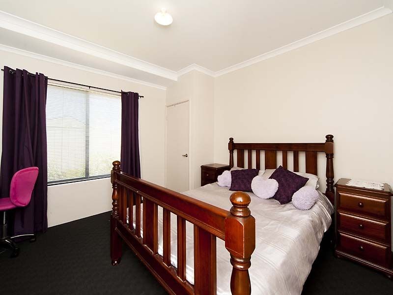 33 Riverina Parade, Munster WA 6166