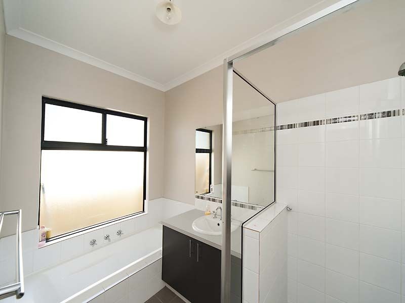 33 Riverina Parade, Munster WA 6166