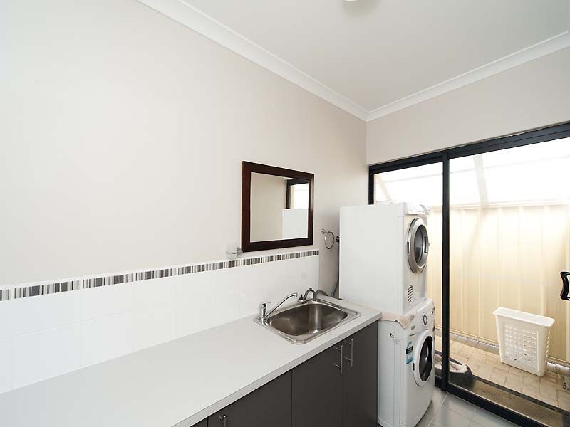 33 Riverina Parade, Munster WA 6166