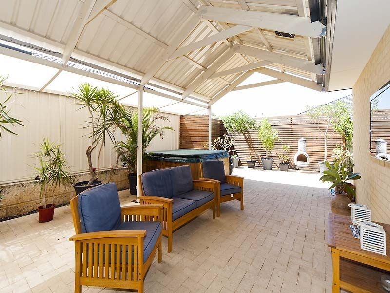 33 Riverina Parade, Munster WA 6166