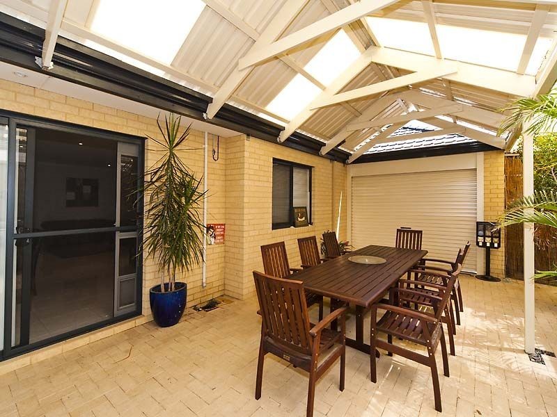 33 Riverina Parade, Munster WA 6166