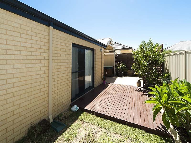 33 Riverina Parade, Munster WA 6166