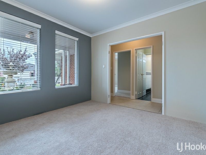15 Merlin Way, Wattle Grove WA 6107