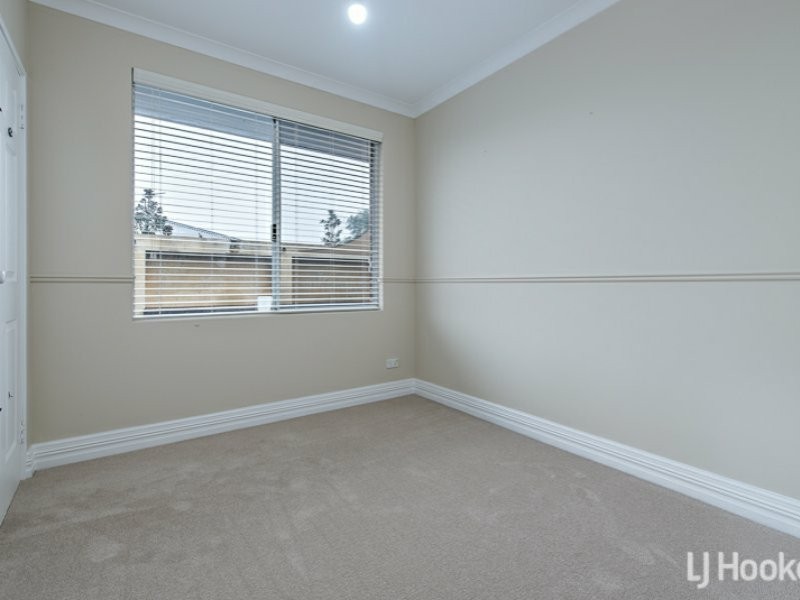 15 Merlin Way, Wattle Grove WA 6107