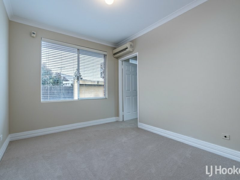 15 Merlin Way, Wattle Grove WA 6107