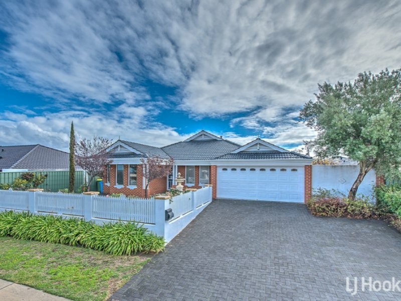 15 Merlin Way, Wattle Grove WA 6107