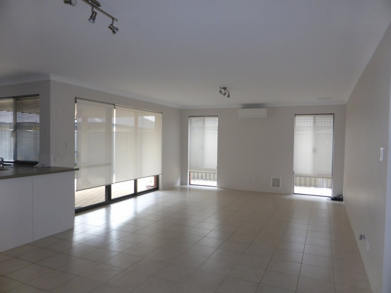 11B Blackall Mews, Piara Waters WA 6112