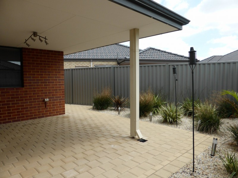 11B Blackall Mews, Piara Waters WA 6112