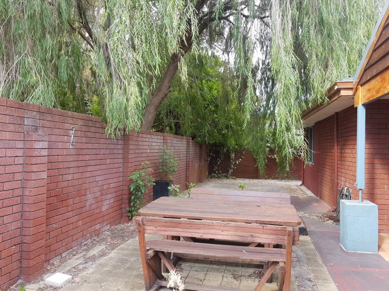 25 Grenadier Drive, Thornlie WA 6108