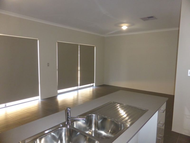 94 Yellowwood Avenue, Piara Waters WA 6112