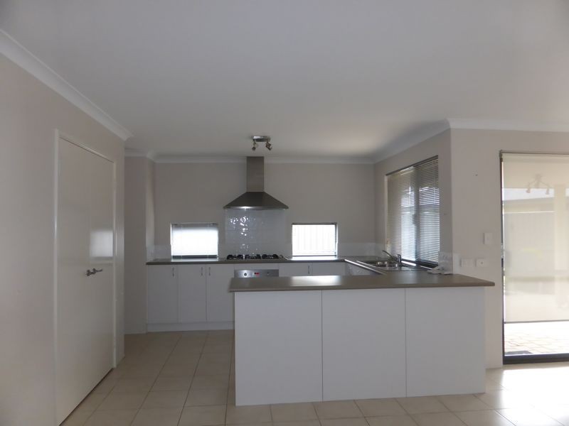 11b Blackall Mews, Piara Waters WA 6112