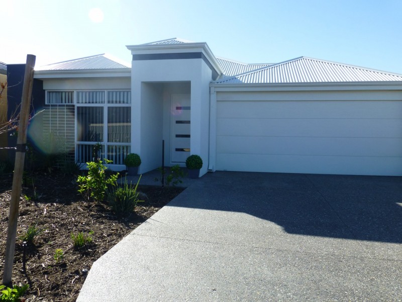 12 Carbeen View, Piara Waters WA 6112