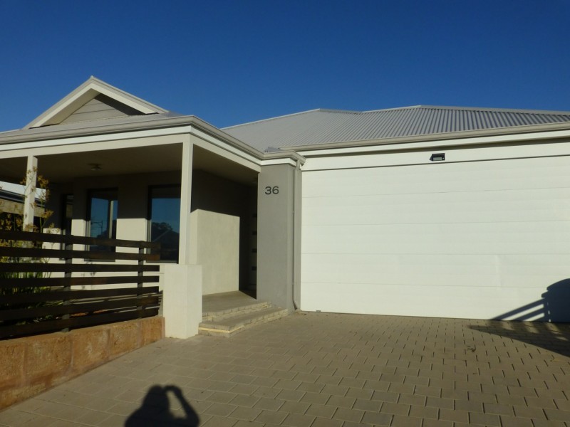 36 St Catharines Promenade, Champion Lakes WA 6111