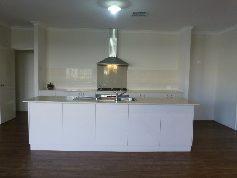 36 St Catharines Promenade, Champion Lakes WA 6111