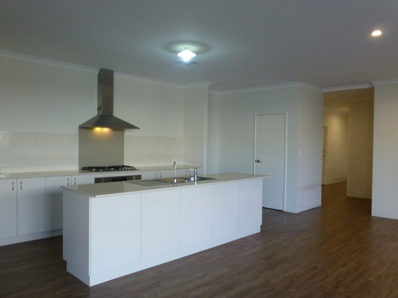 36 St Catharines Promenade, Champion Lakes WA 6111