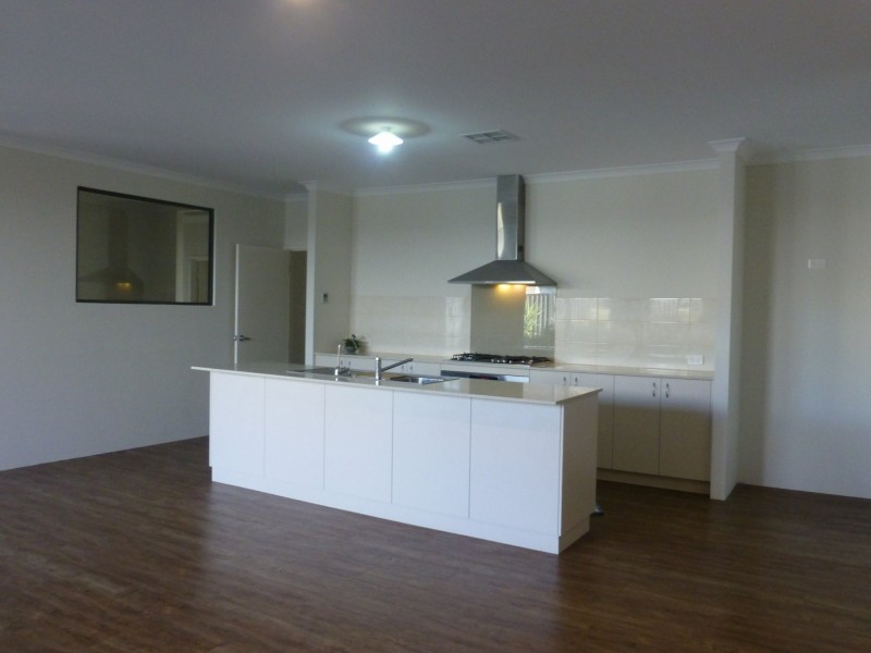 36 St Catharines Promenade, Champion Lakes WA 6111