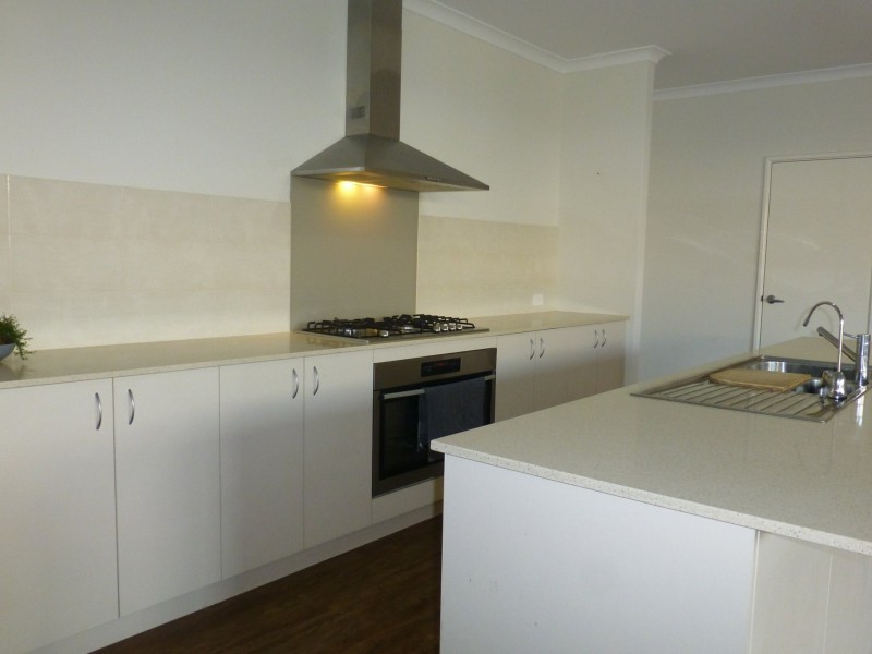 36 St Catharines Promenade, Champion Lakes WA 6111