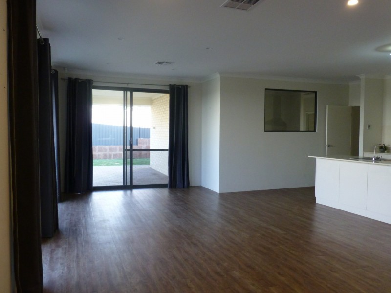 36 St Catharines Promenade, Champion Lakes WA 6111