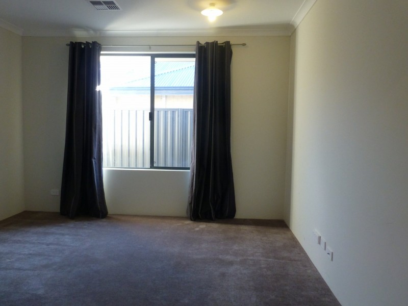 36 St Catharines Promenade, Champion Lakes WA 6111